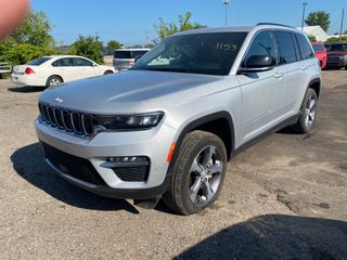 2024 Jeep Grand Cherokee Limited 4x4 - Exterior Front Left Corner Image